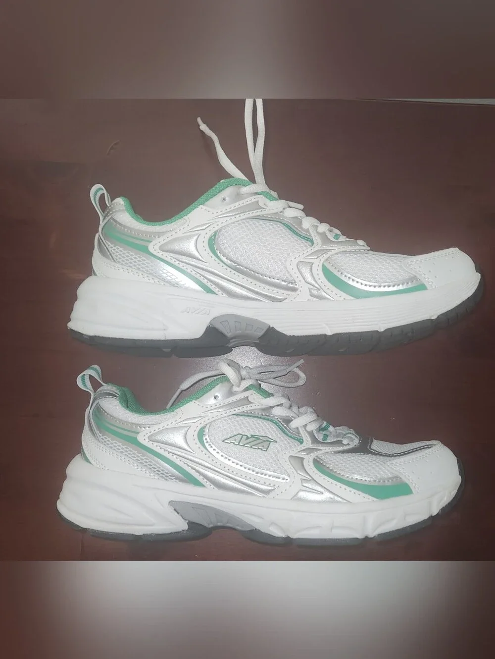 Avia Women's White & Mint Athletic 5000 Sneakers Size 8